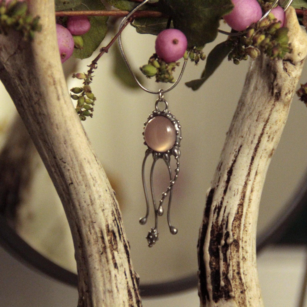 Rose Agate Jellyfish Pendant Necklace – Silver Tone