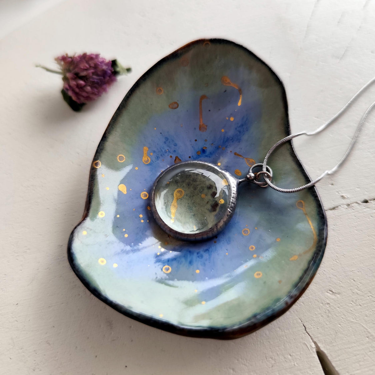 Clear Glass Round Pendant Necklace – Silver Tone