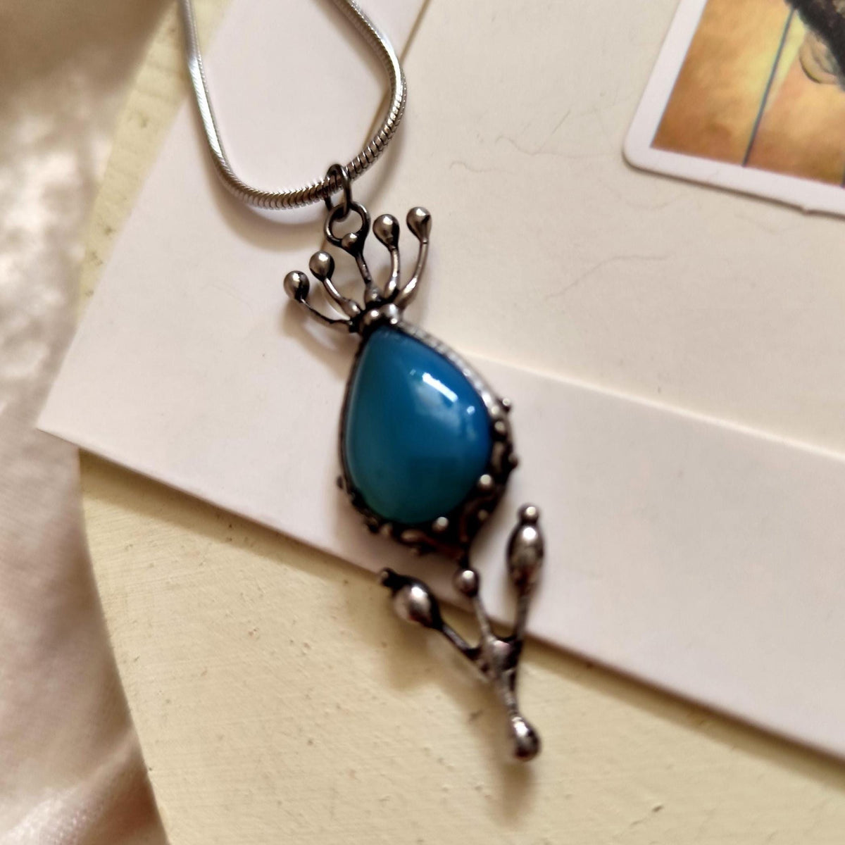 Blue Agate Flower Pendant Necklace – Silver Tone