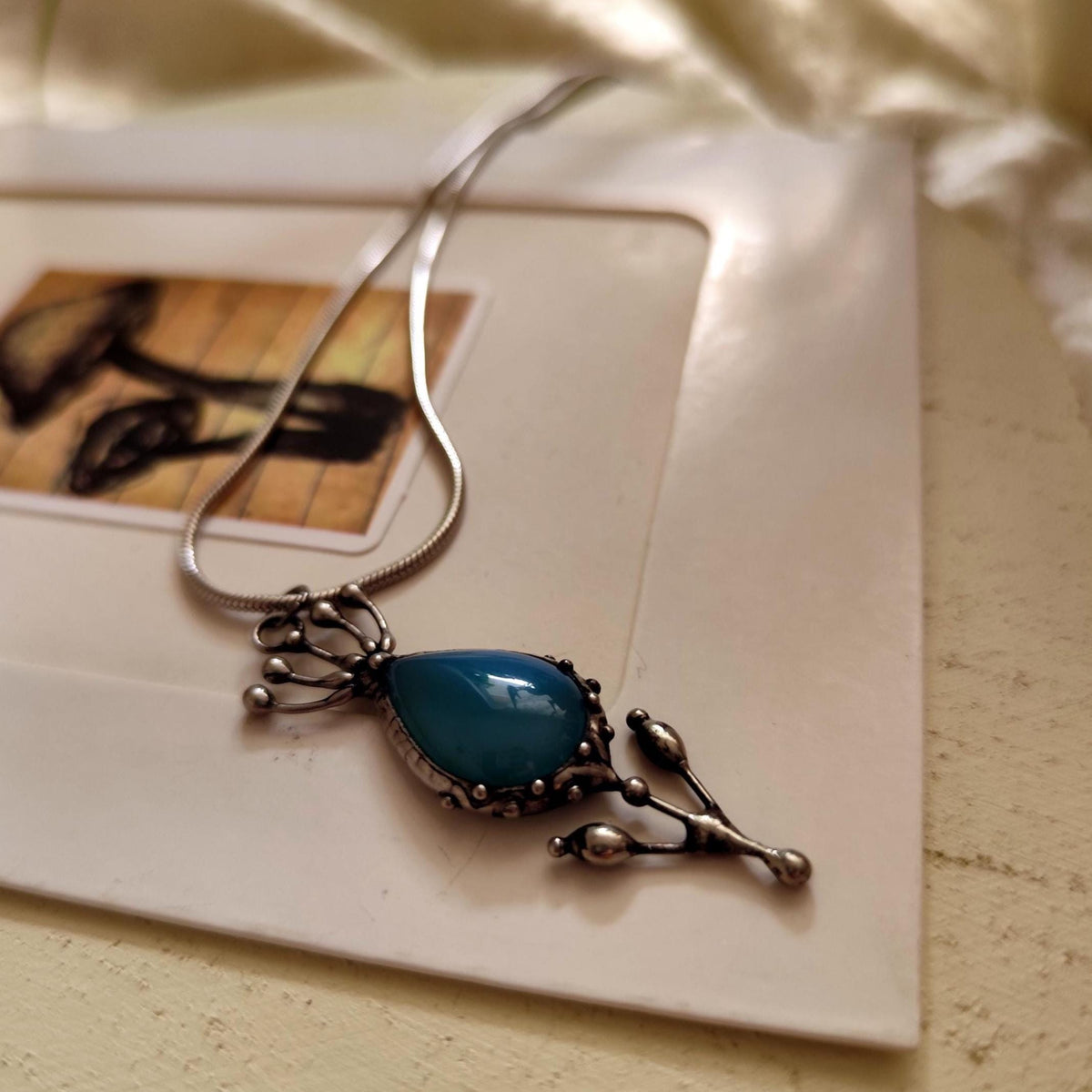 Blue Agate Flower Pendant Necklace – Silver Tone