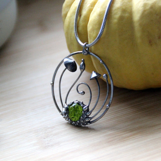 Green Stained Glass Mushroom Circle Necklace – Silver Tone