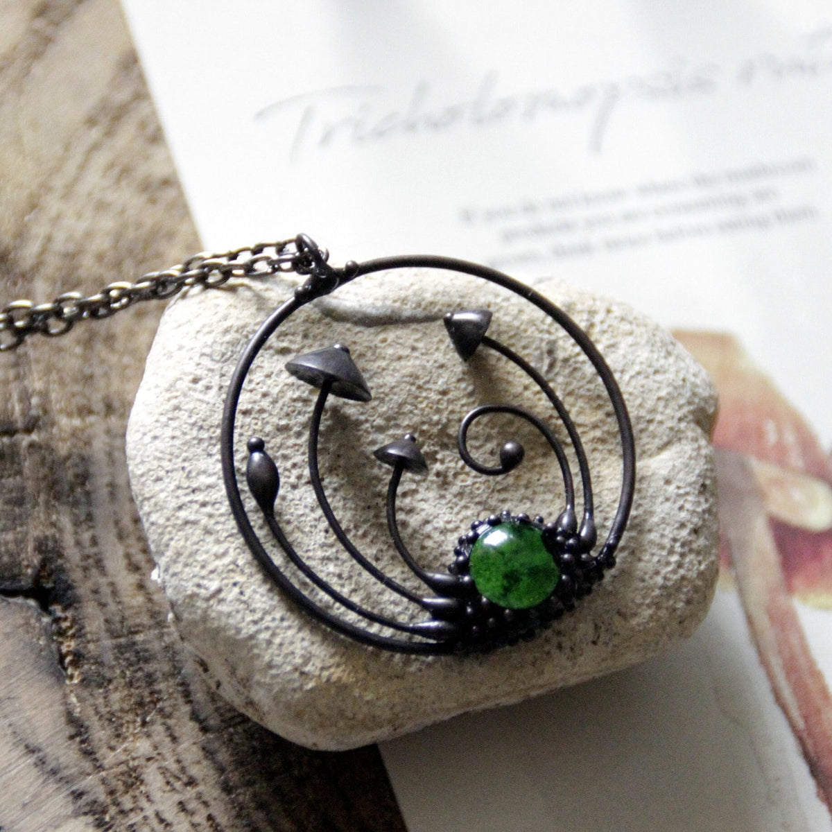 Green Stained Glass Mushroom Circle Necklace – Blackened Copper