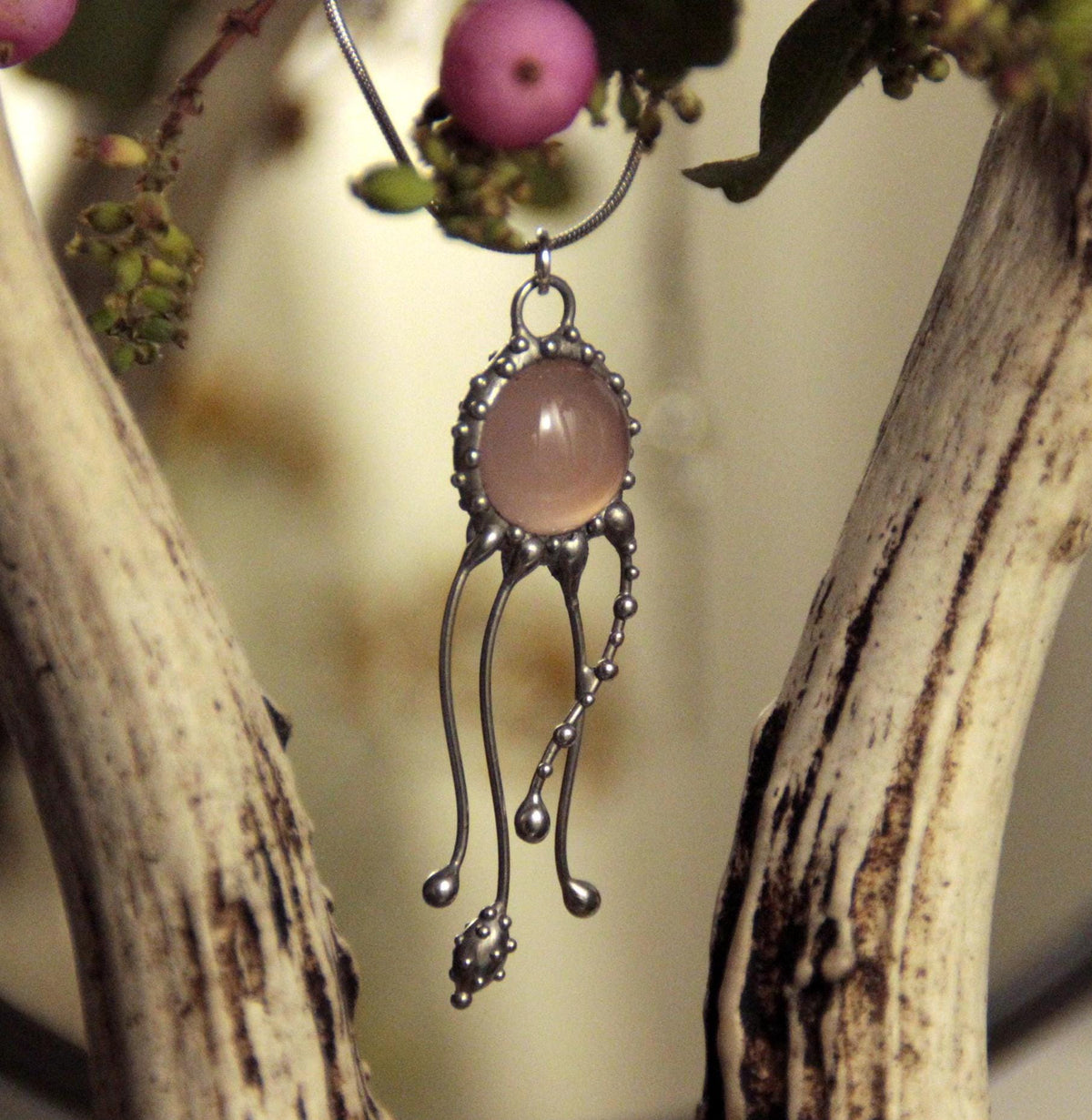 Rose Agate Jellyfish Pendant Necklace – Silver Tone