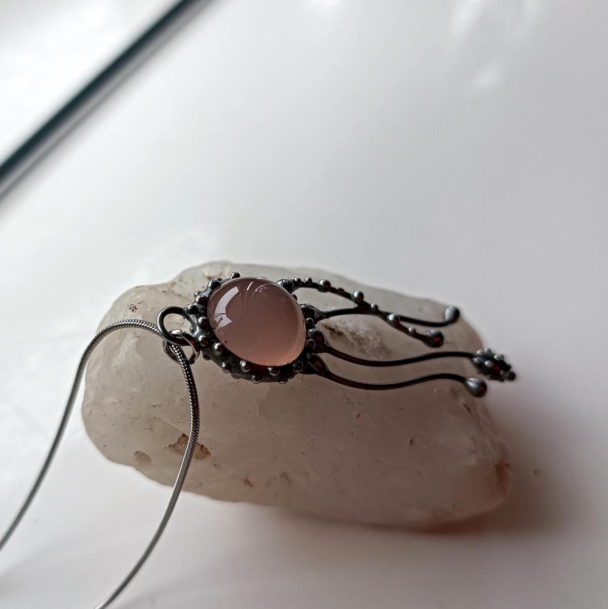 Rose Agate Jellyfish Pendant Necklace – Silver Tone