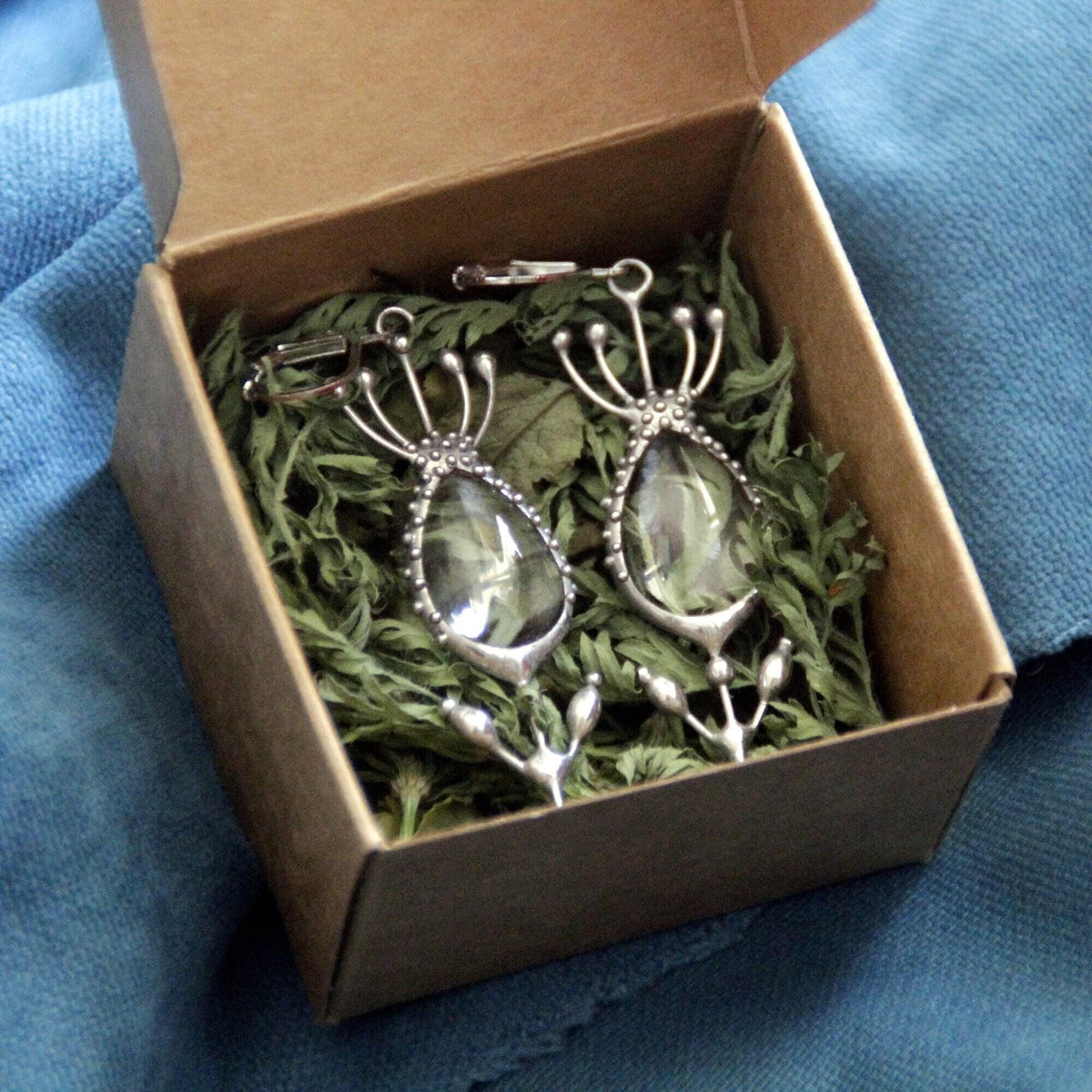 Clear Glass Flower Earrings – Silver Tone