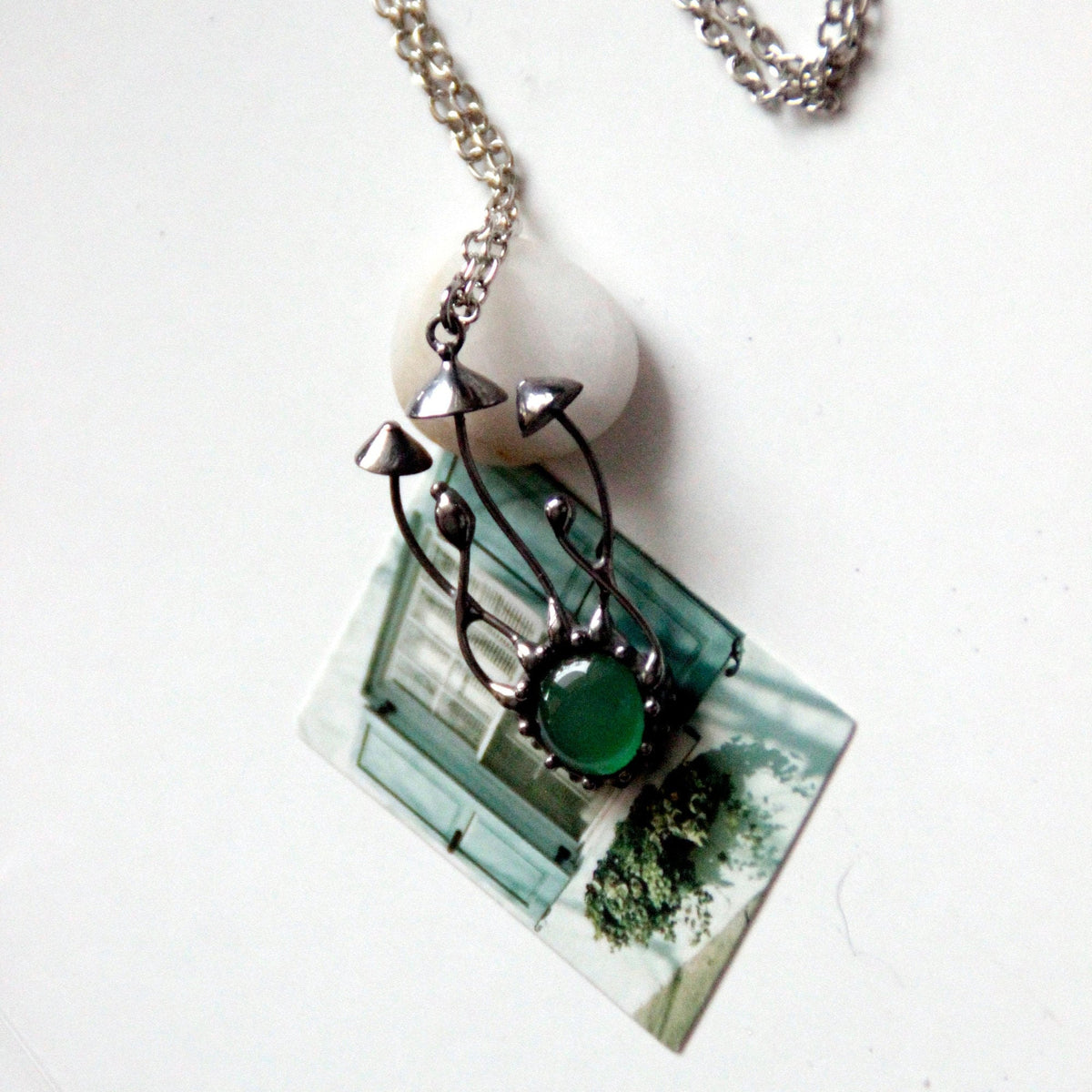 Green Stained Glass Mushroom Cluster Necklace – Silver Tone