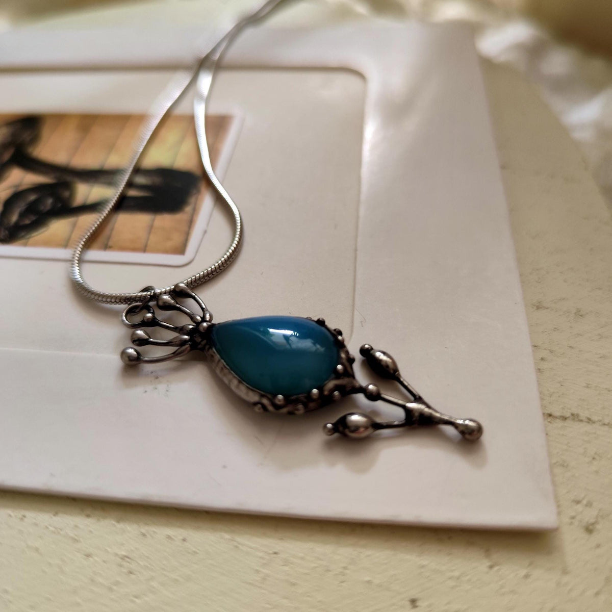Blue Agate Flower Pendant Necklace – Silver Tone